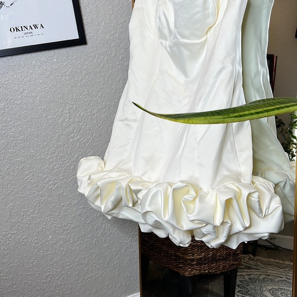 House of CB ‘Lilou’ Ivory Ruffle Hem Mini Dress NWOT - Picture 8 of 9